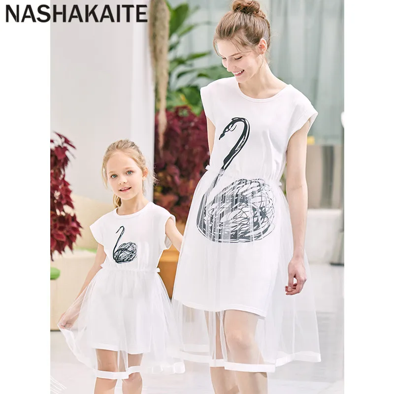 NASHAKAITE Mom and Daughter Dress 2019 Summer Swan Printed Patchwork Mesh Dress Family matching Clothes Mother Daughter Dresses
NASHAKAITE Mom and Daughter Dress 2019 Summer Swan Printed Patchwork Mesh Dress Family matching Clothes Mother Daughter Dresses