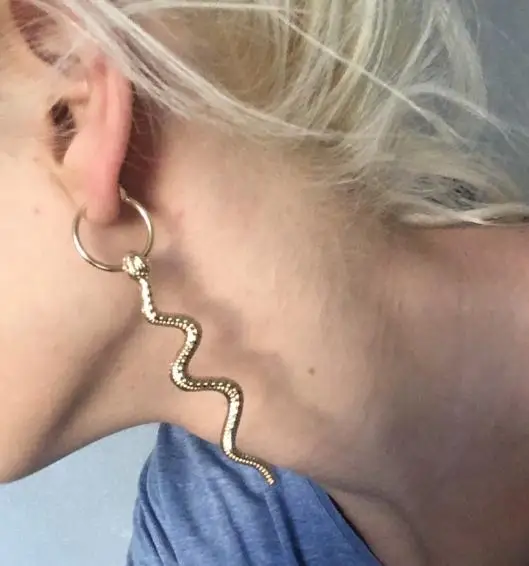 Timeless Wonder Stunning Swirling Snake Stud Earrings Party Gown Top Runway Punk Women Unique Design Animal Ins Weird 2238
Timeless Wonder Stunning Swirling Snake Stud Earrings Party Gown Top Runway Punk Women Unique Design Animal Ins Weird 2238