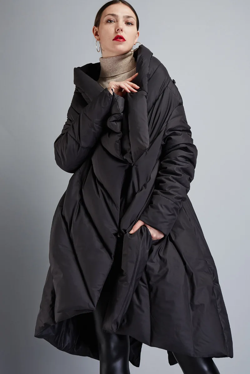 High Quality Winter Women's European Design Runway Fashion Asymmetric Length Long Down Coat High-end Brand Down Jacket
High Quality Winter Women's European Design Runway Fashion Asymmetric Length Long Down Coat High-end Brand Down Jacket