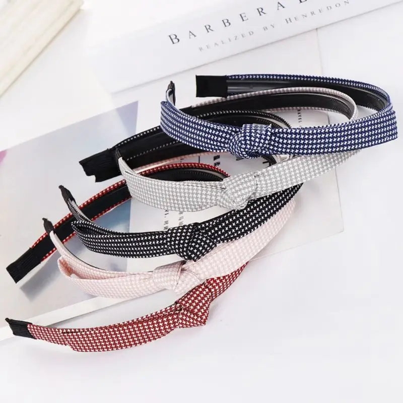 Minimalist Vintage Plaid Houndstooth Wide Headband Women Elegant Bowknot Hair Hoop Anti-Slip Toothed Hair Styling Accessories
Minimalist Vintage Plaid Houndstooth Wide Headband Women Elegant Bowknot Hair Hoop Anti-Slip Toothed Hair Styling Accessories