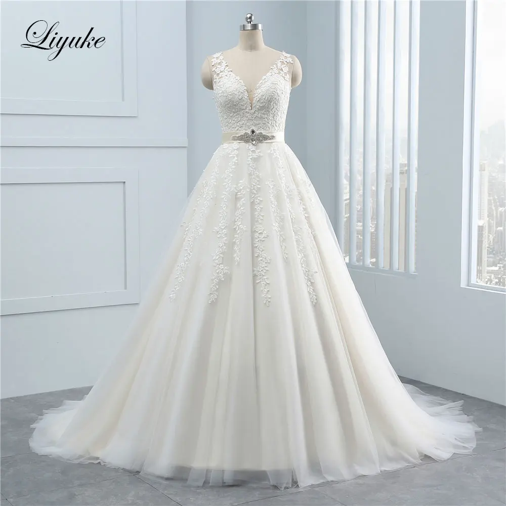 Vintage Deep V-Neck Appliques Lace A-Line Wedding Dress With Beading Sashes Sleeveless Silky Organza Backless Wedding Gown
Vintage Deep V-Neck Appliques Lace A-Line Wedding Dress With Beading Sashes Sleeveless Silky Organza Backless Wedding Gown