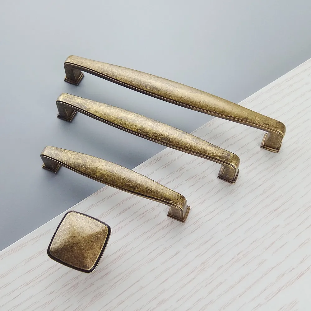 Vintage Yellow Bronze Furniture Handles Kitchen Cabinets Sliding Door Drawer Knobs Wardrobe Cupboard Dresser Push Pull Handle
Vintage Yellow Bronze Furniture Handles Kitchen Cabinets Sliding Door Drawer Knobs Wardrobe Cupboard Dresser Push Pull Handle