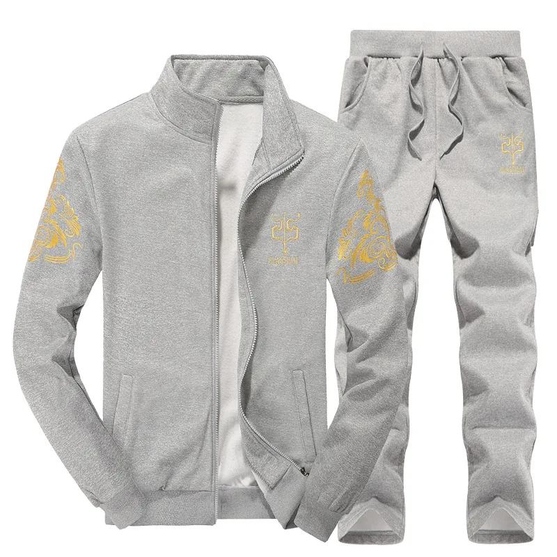 Men's sports suit, spring and autumn wear, men's wear, fashion knitted collar, men's suit.
Men's sports suit, spring and autumn wear, men's wear, fashion knitted collar, men's suit.