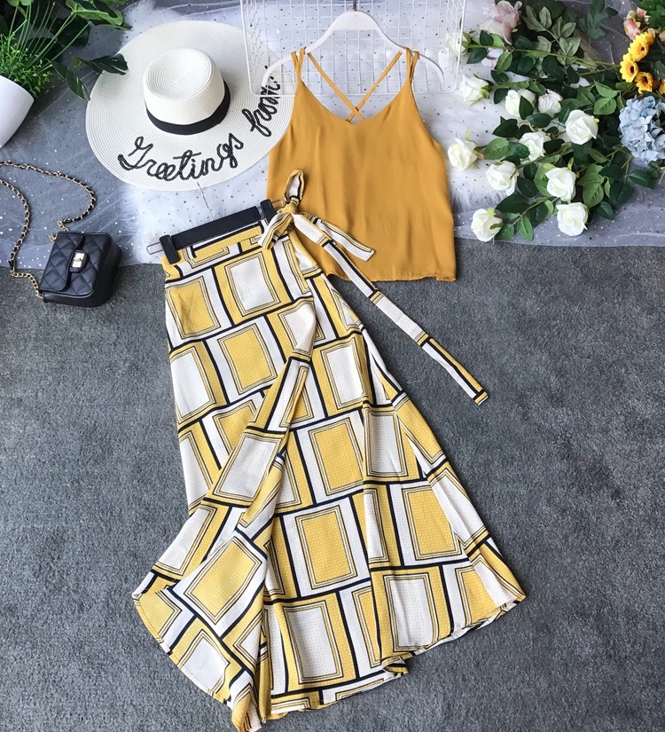 2019 Beach Two Piece Sets Clothes Women Fashion sleeveless V- Neck Top print Skirt Suits Summer Woman 2 Pcs Set Female G6111
2019 Beach Two Piece Sets Clothes Women Fashion sleeveless V- Neck Top print Skirt Suits Summer Woman 2 Pcs Set Female G6111