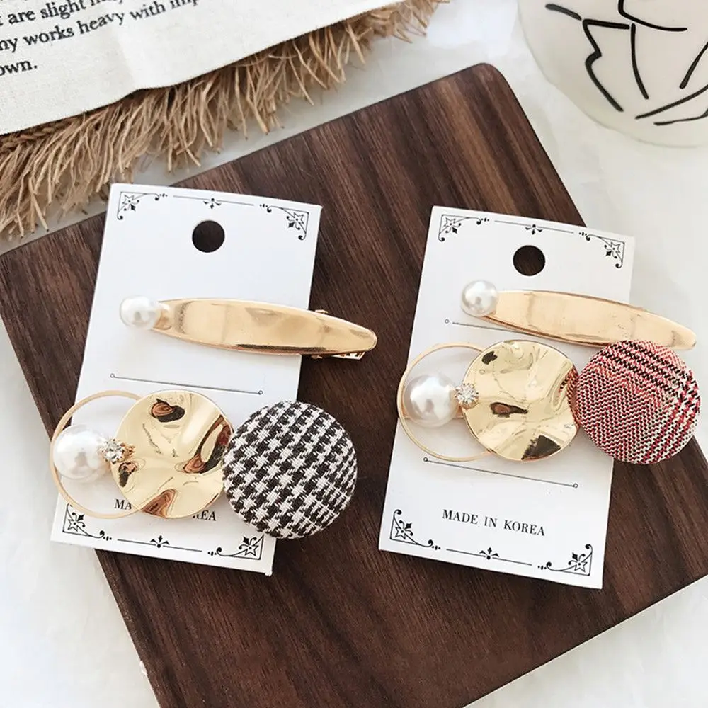 1Set Korea Metal Gold Color Imitiation Pearl Hair Clips Plaid Hairgrips Round Buckle Crystal Hairpin for Women Hair Accessories
1Set Korea Metal Gold Color Imitiation Pearl Hair Clips Plaid Hairgrips Round Buckle Crystal Hairpin for Women Hair Accessories