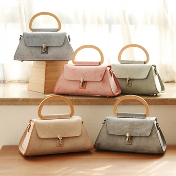 YIFANGZHE Genuine Leather Handbags Women,Top Quality Small Vintage Cross-body Messenger with Fog Feel Finished Retro Style
YIFANGZHE Genuine Leather Handbags Women,Top Quality Small Vintage Cross-body Messenger with Fog Feel Finished Retro Style