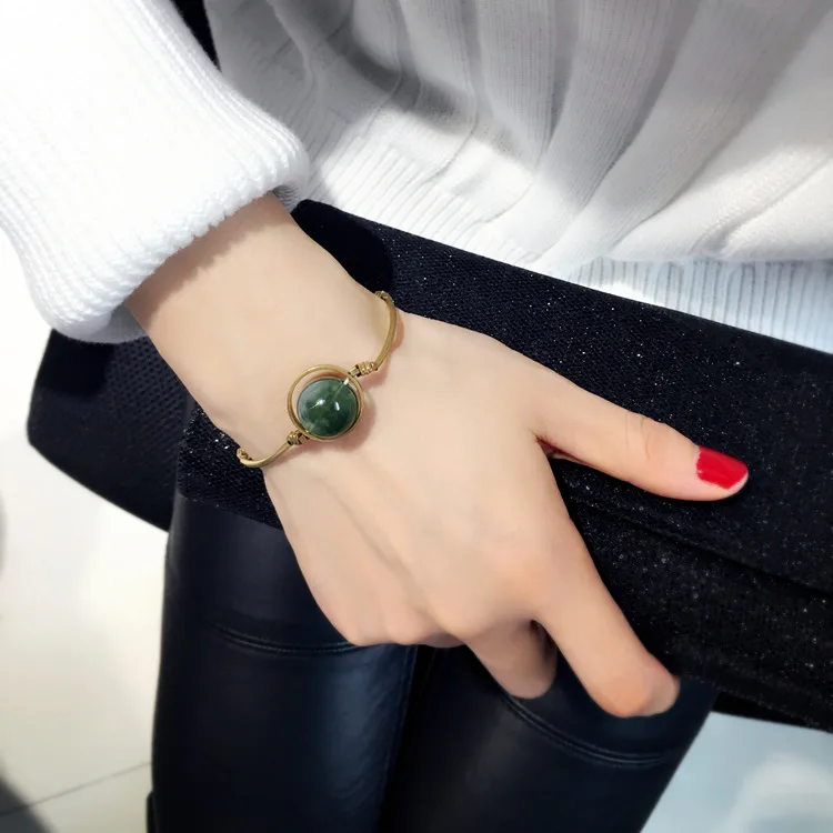 The Japanese And Korean Style Simple Handchains Hand-made Beads Elastic Bracelet With Stone Pendant Bringing Good Luck
The Japanese And Korean Style Simple Handchains Hand-made Beads Elastic Bracelet With Stone Pendant Bringing Good Luck