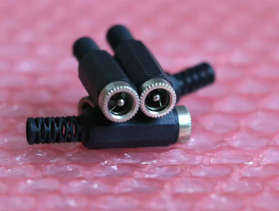 6 piece good DIY DC 5.5x2.5mm Female power plug adapter connector Socket welding wires For cable etc. Interface + Plastic
6 piece good DIY DC 5.5x2.5mm Female power plug adapter connector Socket welding wires For cable etc. Interface + Plastic