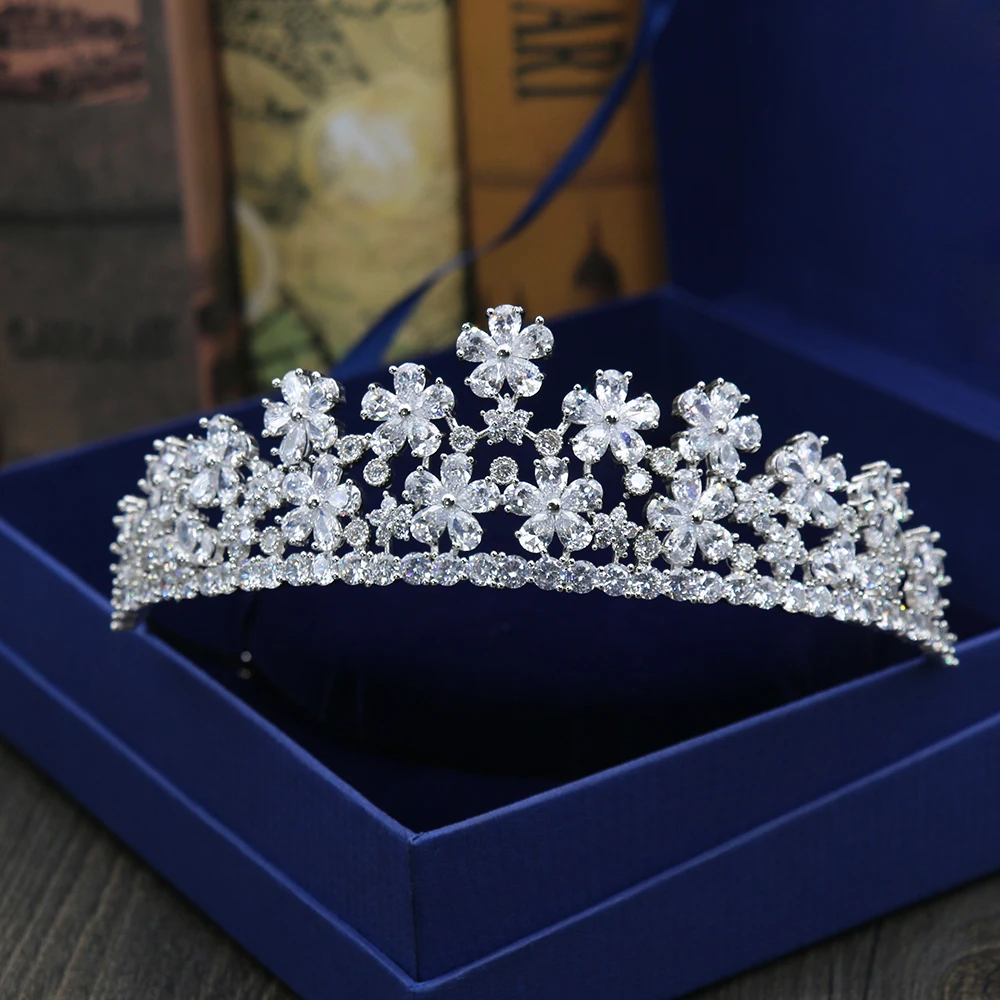 Elegant Princess Flower Shape Crown Brides Tiaras Wedding Hair Jewelry Accessories With Full AAA Clear Cubic Zirconia CZ Stone
Elegant Princess Flower Shape Crown Brides Tiaras Wedding Hair Jewelry Accessories With Full AAA Clear Cubic Zirconia CZ Stone