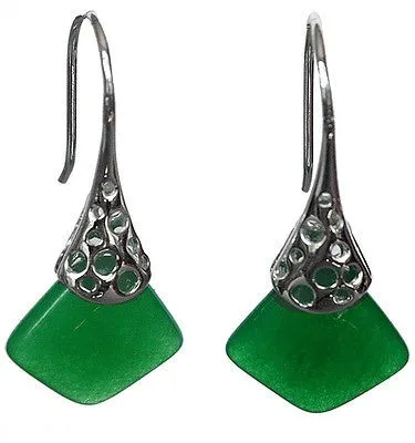 Lady's unique 925 Silver natural green Quartzite stone special hook Earrings 11/2"
Lady's unique 925 Silver natural green Quartzite stone special hook Earrings 11/2"