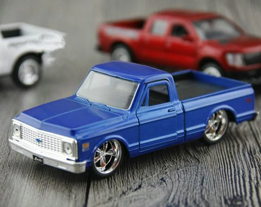High simulation Ford Raptor,Dodge pickup model car,1: 32 alloy F150 pickup toy,metal castings,collection model,free shippping
High simulation Ford Raptor,Dodge pickup model car,1: 32 alloy F150 pickup toy,metal castings,collection model,free shippping