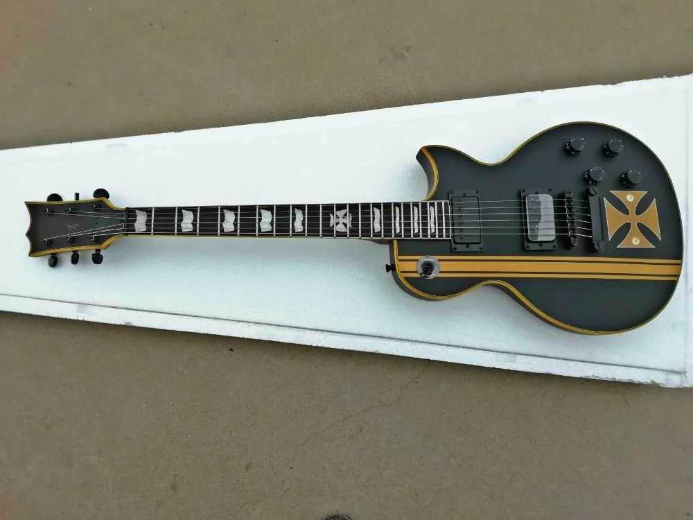 Top Quality GYESP-007 black Color black hardware solid body with yellow stipes rosewood fretboat Electric Guitar, Free shipping
Top Quality GYESP-007 black Color black hardware solid body with yellow stipes rosewood fretboat Electric Guitar, Free shipping
