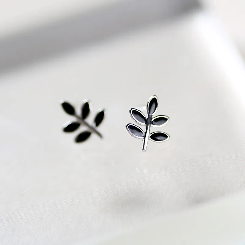 925 Sterling Silver Earrings Fresh Leaf Ear Studs Drip Oil Tree Sweet Temperament Personality Z8591
925 Sterling Silver Earrings Fresh Leaf Ear Studs Drip Oil Tree Sweet Temperament Personality Z8591
