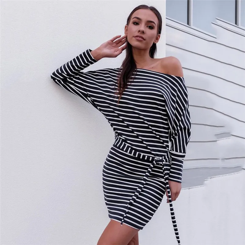 2018 Fashion one shoulder Black striped women shirt dress Sexy One Shoulder Elegant Full sleeve waistband Casual beach dresses
2018 Fashion one shoulder Black striped women shirt dress Sexy One Shoulder Elegant Full sleeve waistband Casual beach dresses