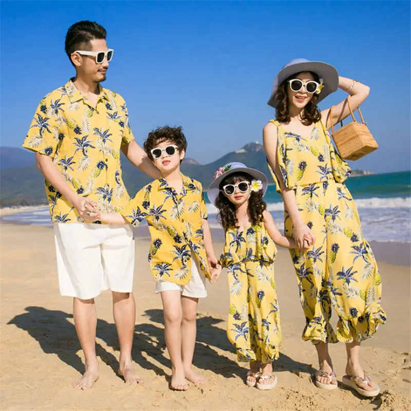 Family Matching Outfits Hawaiian Pineapple Printed Mother Daughter Dress Father Son Shirt Casual Summer Boho Family Clothes
Family Matching Outfits Hawaiian Pineapple Printed Mother Daughter Dress Father Son Shirt Casual Summer Boho Family Clothes