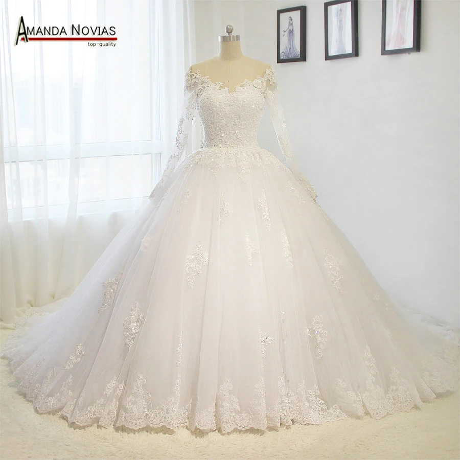 vestido de noiva 2017 Off The Shoulder Long Sleeve Lace Appliqued See Through Back Empire Wedding Dress
vestido de noiva 2017 Off The Shoulder Long Sleeve Lace Appliqued See Through Back Empire Wedding Dress