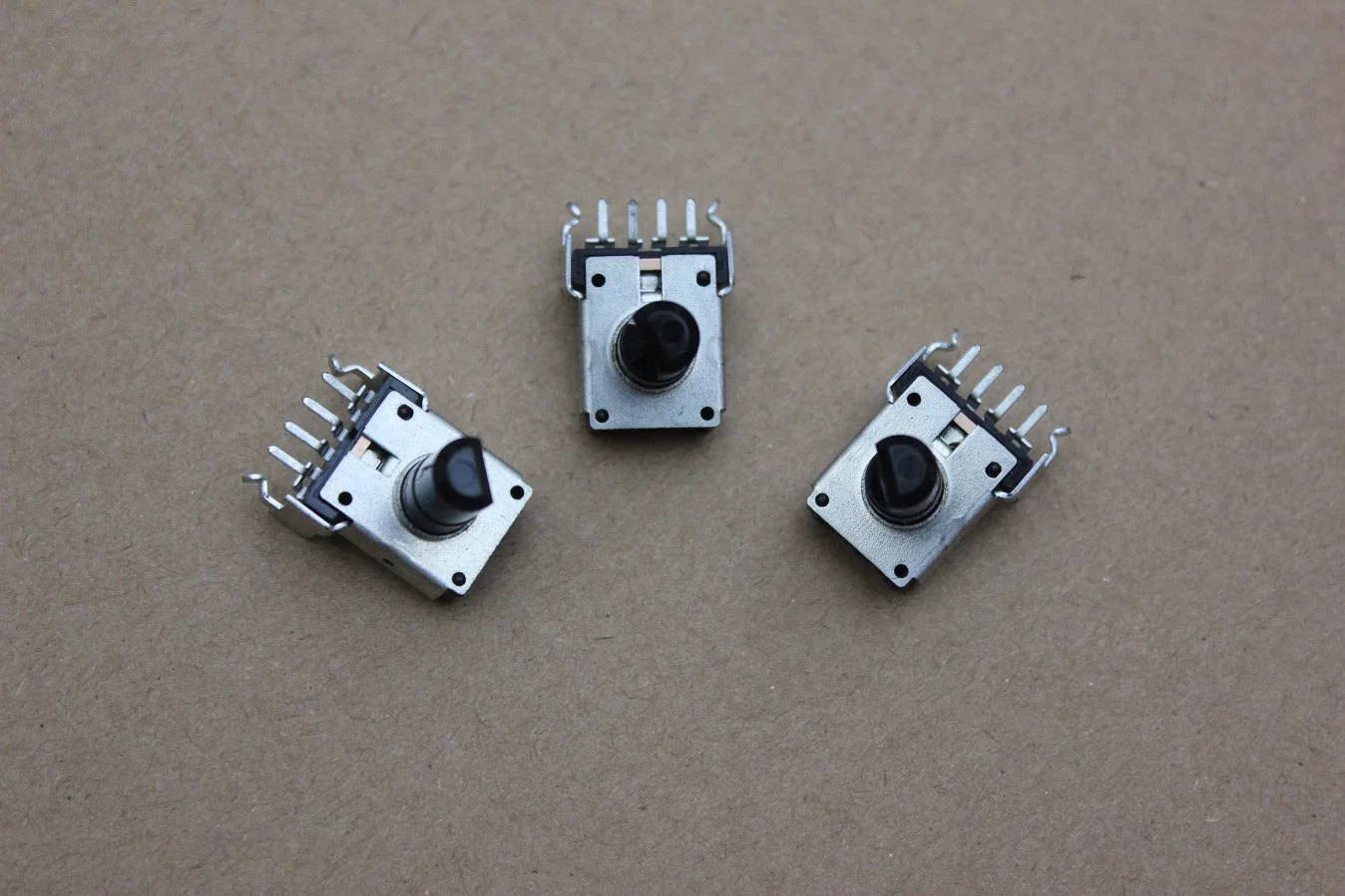 FOR Yamaha PSR 530 540 550 640 740 S550 S650 Original Pitch Bend Wheel Slider Potentiometer
FOR Yamaha PSR 530 540 550 640 740 S550 S650 Original Pitch Bend Wheel Slider Potentiometer
