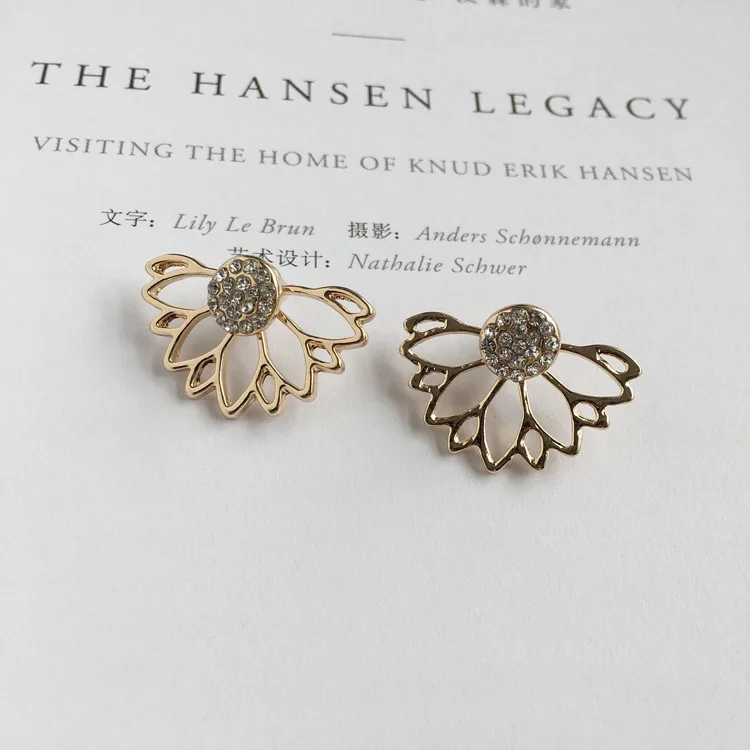 2018 Simple design Flower Crystal Stud Earrings For Women fashion Jewelry gold sliver Rhinestones Earring jewelry
2018 Simple design Flower Crystal Stud Earrings For Women fashion Jewelry gold sliver Rhinestones Earring jewelry