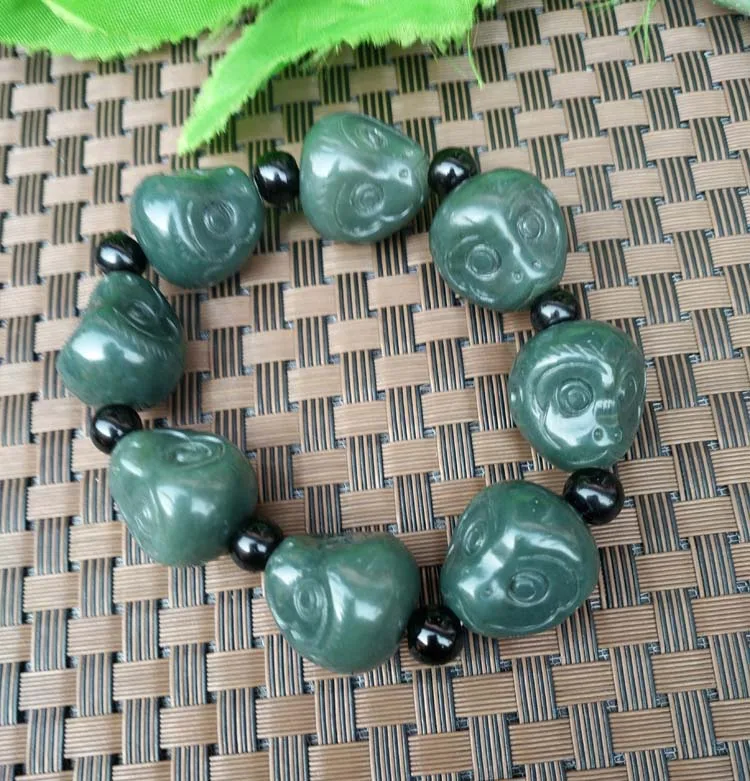 Charm lovers with hand carving delicate hand string of little monkey head bracelet Elegant men's and women's style
Charm lovers with hand carving delicate hand string of little monkey head bracelet Elegant men's and women's style