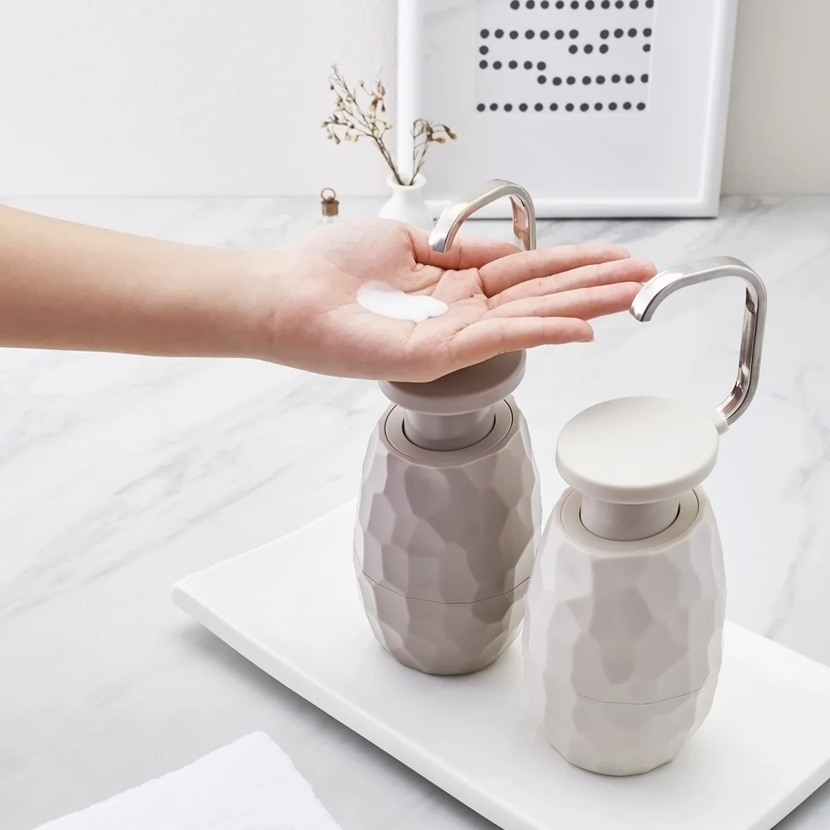 400Ml Creative Household Daily Use Single Hand Press Washing Soap Liquid Bottle Environmentally Home Hotel Bathroom Jars
400Ml Creative Household Daily Use Single Hand Press Washing Soap Liquid Bottle Environmentally Home Hotel Bathroom Jars
