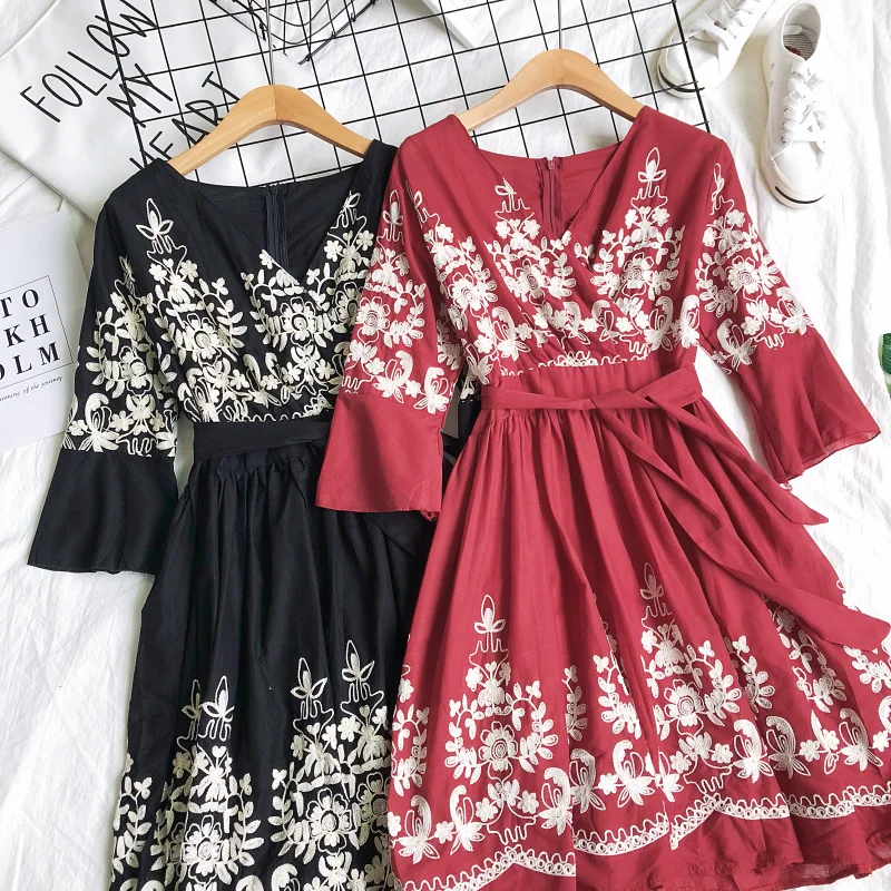 Women Lace Up Bandage V-Neck Pleated Flare Sleeve Dress Vintage Pullover Embroidery Flower Slim High Waist Ruffles Mini Dresses
Women Lace Up Bandage V-Neck Pleated Flare Sleeve Dress Vintage Pullover Embroidery Flower Slim High Waist Ruffles Mini Dresses