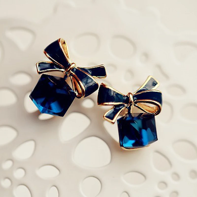 Shimmer Bow Knot Cubic Green Blue Crystal Earrings Rhinestone Stud Earrings For Women Pendientes Earings Fashion Jewelry 2018
Shimmer Bow Knot Cubic Green Blue Crystal Earrings Rhinestone Stud Earrings For Women Pendientes Earings Fashion Jewelry 2018