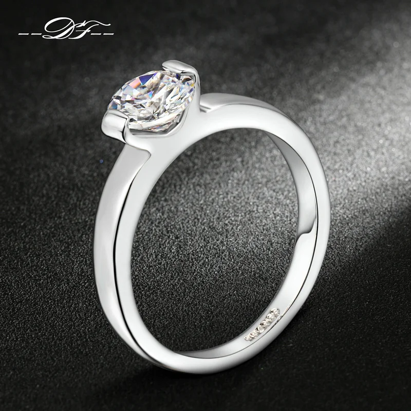 Classic Simple Two Claw Cubic Zirconia Wedding/Engagement Ring HotSale Silver Color Jewelry For Women aneis joias DFR120
Classic Simple Two Claw Cubic Zirconia Wedding/Engagement Ring HotSale Silver Color Jewelry For Women aneis joias DFR120