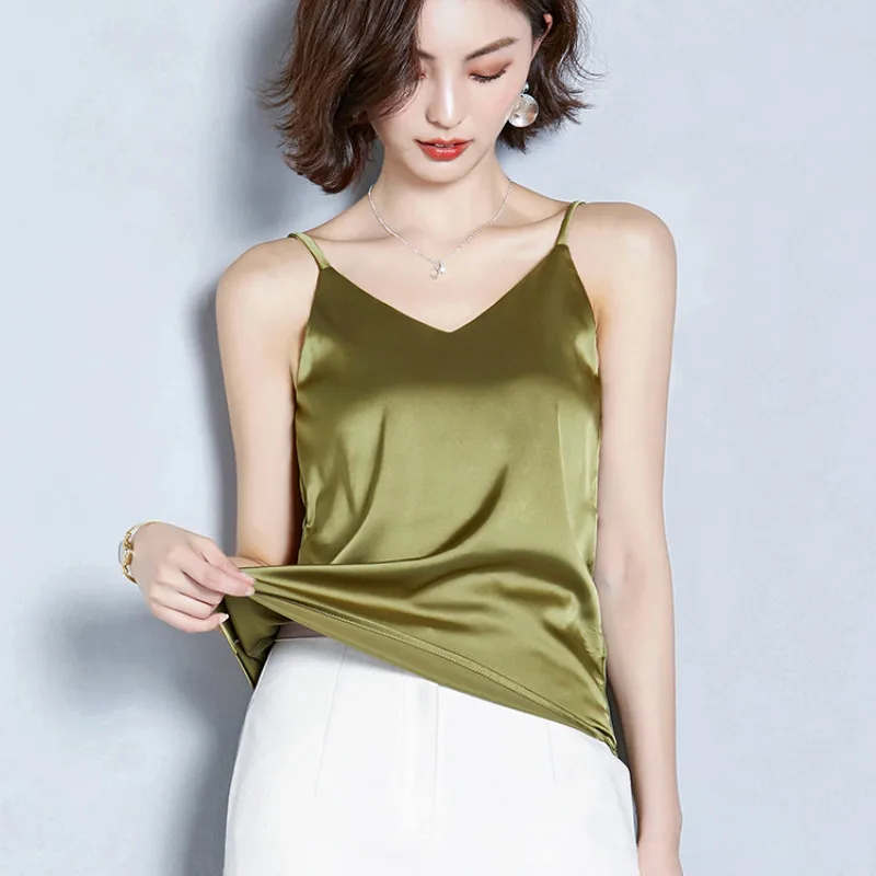2019 Summer 7 color sleeveless V neck bright satin camis women sexy cool satin camisole women body silk camis inner silk tops
2019 Summer 7 color sleeveless V neck bright satin camis women sexy cool satin camisole women body silk camis inner silk tops