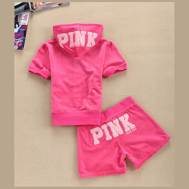 2017 classic explosion summer ladies velvet suit European station was thin short-sleeved shorts fashion sportswear
2017 classic explosion summer ladies velvet suit European station was thin short-sleeved shorts fashion sportswear