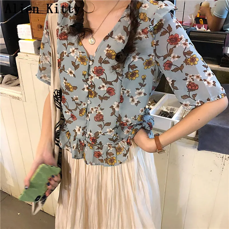Alien Kitty New Print Floral Fresh Elegant Casual V-Neck Ruffles 2019 Summer All Match Loose Simple Stylish Free Chiffon Shirts
Alien Kitty New Print Floral Fresh Elegant Casual V-Neck Ruffles 2019 Summer All Match Loose Simple Stylish Free Chiffon Shirts