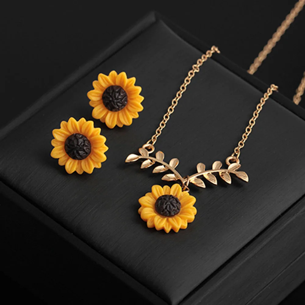 Fashion Lovely Sunflower Pendant Necklace Stud Earrings for Women Girls Imitation Pearls Small Daisy Jewelry Sweater Chains
Fashion Lovely Sunflower Pendant Necklace Stud Earrings for Women Girls Imitation Pearls Small Daisy Jewelry Sweater Chains
