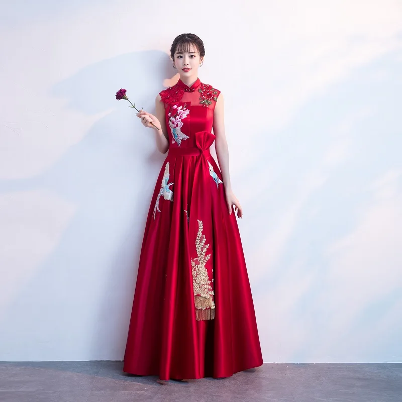 Full Length Elegant Lady Cheongsam Asian Bride Toast Clothing Vintage Chinese Style Evening Dress Vestidos Traditional Qipao
Full Length Elegant Lady Cheongsam Asian Bride Toast Clothing Vintage Chinese Style Evening Dress Vestidos Traditional Qipao