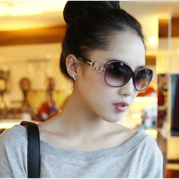 Viodream new women sunglass fashion 2115 big lenses Polarized sun glasses Star style sunglasses Oculos De Sol Feminino
Viodream new women sunglass fashion 2115 big lenses Polarized sun glasses Star style sunglasses Oculos De Sol Feminino