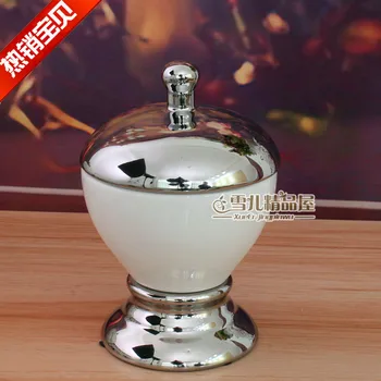 European silver alloy ceramic Candy Jar guci New snack tea tea pot Home Furnishing creative decoration decoration
European silver alloy ceramic Candy Jar guci New snack tea tea pot Home Furnishing creative decoration decoration