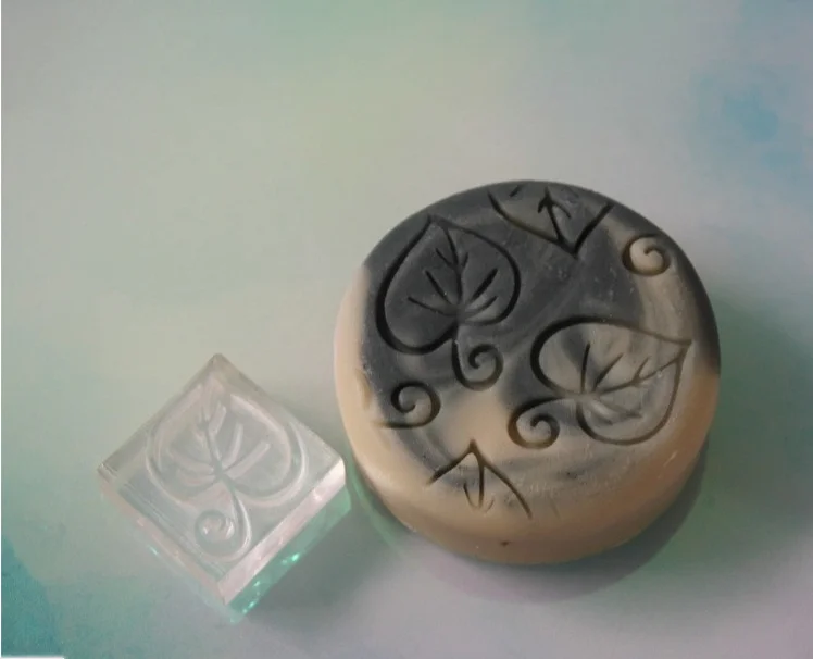 Free shipping Pattern leaves handmade soap pattern Mini diy soap stamp chaprter seal 3*3CM
Free shipping Pattern leaves handmade soap pattern Mini diy soap stamp chaprter seal 3*3CM