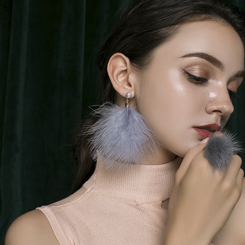 Boho Ostrich Feather Earrings for Women Exaggeration Fluffy Feather Big Drop Earrings Fashion Female Ear Jewelry Gifts Oorbellen
Boho Ostrich Feather Earrings for Women Exaggeration Fluffy Feather Big Drop Earrings Fashion Female Ear Jewelry Gifts Oorbellen