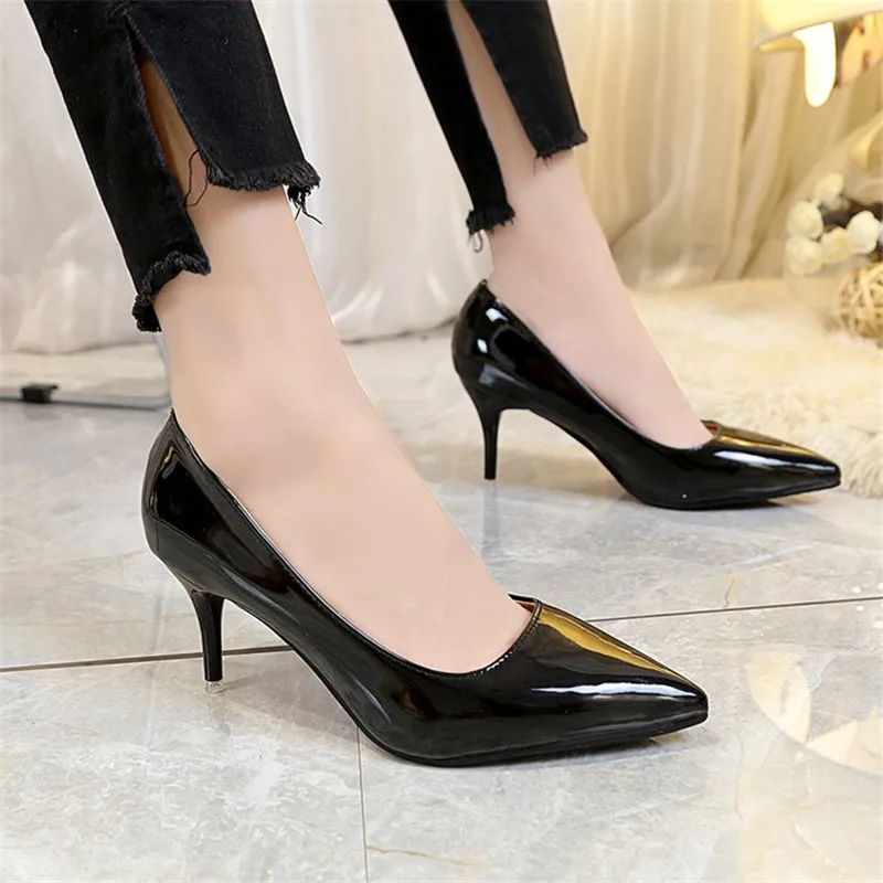 Women Pumps Black High heels 8cm Lady Patent leather Shallow Thin Heels Autumn Pointed Office Single Shoes Slip-On Female Shoes
Women Pumps Black High heels 8cm Lady Patent leather Shallow Thin Heels Autumn Pointed Office Single Shoes Slip-On Female Shoes