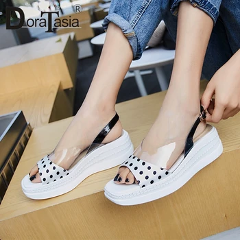 DORATASIA 2019 Brand New Sweet Polka Pot Platform Sandals Women Summer Cow Patent Leather Sandals Women Wedges Shoes Woman
DORATASIA 2019 Brand New Sweet Polka Pot Platform Sandals Women Summer Cow Patent Leather Sandals Women Wedges Shoes Woman