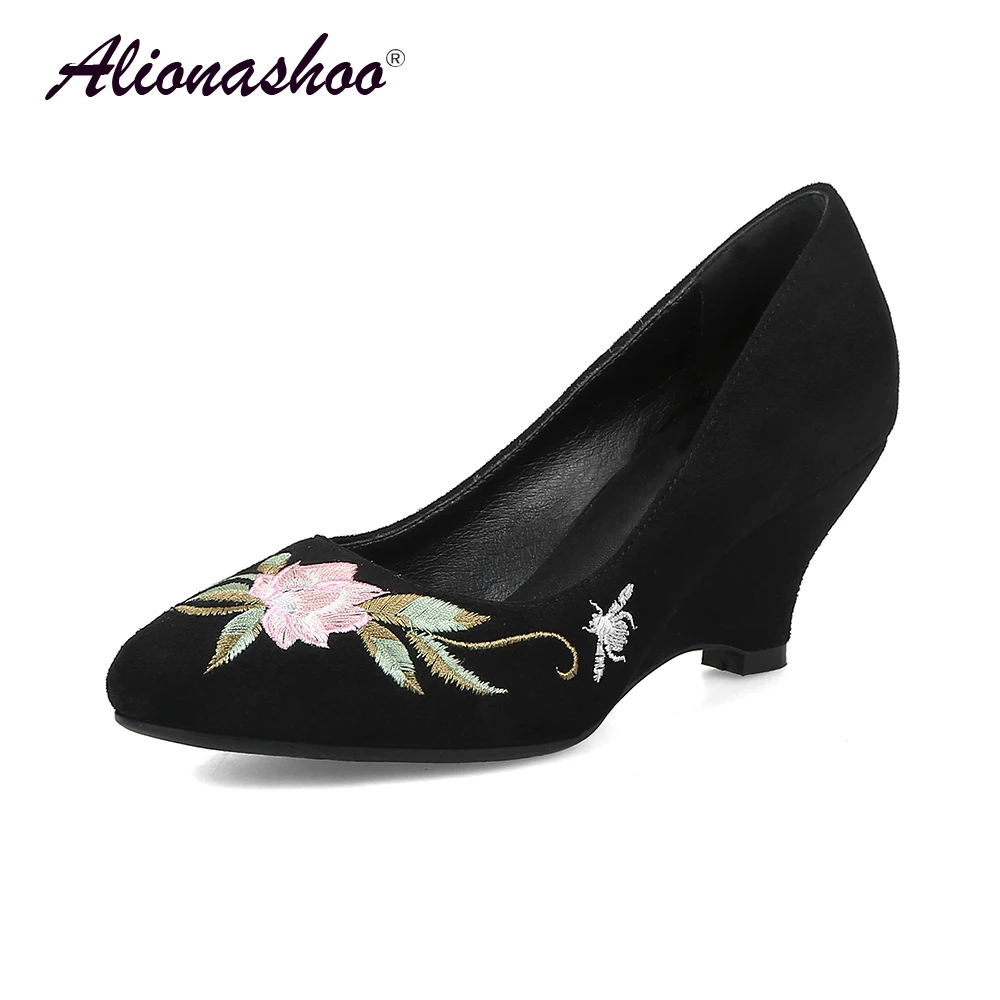 Wedges Shoes For Wedding Retro Black Purple Red Shallow Pumps Plus Size 34-40 Flock Round Toe Wedges High Heel Women Shoes
Wedges Shoes For Wedding Retro Black Purple Red Shallow Pumps Plus Size 34-40 Flock Round Toe Wedges High Heel Women Shoes
