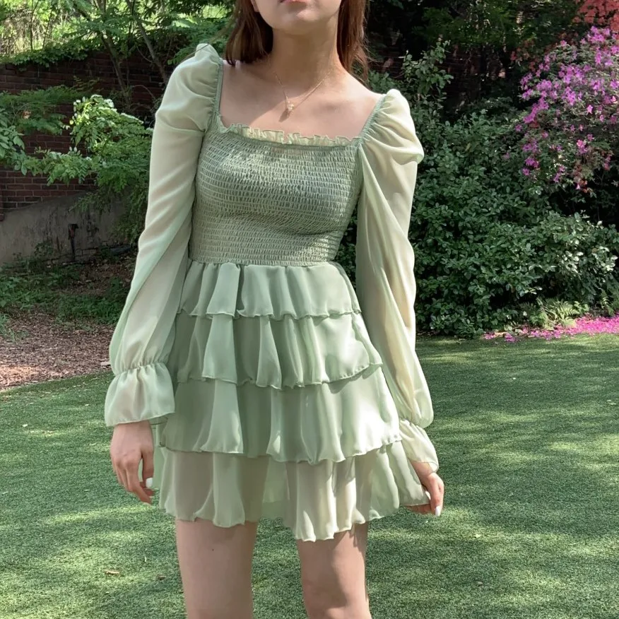 Solid Square Collar Smocking Chiffon Dress Women Long Sleeve Vintage Ruffles Summer Dress Ladies Pleated Mini Dress cwd0553
Solid Square Collar Smocking Chiffon Dress Women Long Sleeve Vintage Ruffles Summer Dress Ladies Pleated Mini Dress cwd0553