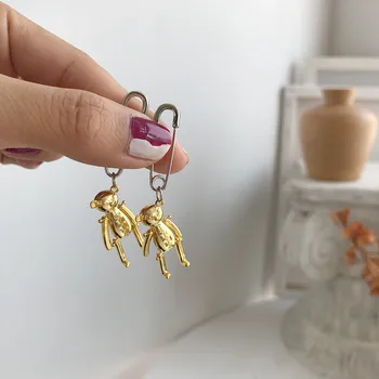 Single piece 925 sterling silver pin toy bear drop earrings gold funny designer chic earrings for women Christmas jewelry gift
Single piece 925 sterling silver pin toy bear drop earrings gold funny designer chic earrings for women Christmas jewelry gift