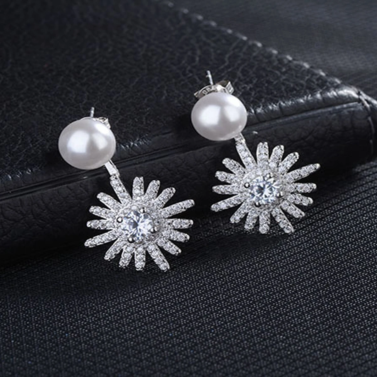 Crystals Cubic Zircon Earrings Pearl Earrings Stud Sliver Color Imitation Pearl Daisy Earring for Women Brincos Fashion Jewelry
Crystals Cubic Zircon Earrings Pearl Earrings Stud Sliver Color Imitation Pearl Daisy Earring for Women Brincos Fashion Jewelry