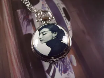 hot 1pcs/lot men womens Audrey Hepburn idol Steel mini Pocket Watch Antique vintage necklace pendant friends gift clock quartz
hot 1pcs/lot men womens Audrey Hepburn idol Steel mini Pocket Watch Antique vintage necklace pendant friends gift clock quartz