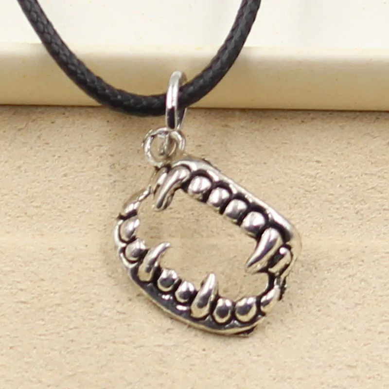 New Durable Black Faux Leather vampire dracula fangs teeth halloween Pendant Cord Choker Charm DIY Retro Silver Necklace Jewelry
New Durable Black Faux Leather vampire dracula fangs teeth halloween Pendant Cord Choker Charm DIY Retro Silver Necklace Jewelry