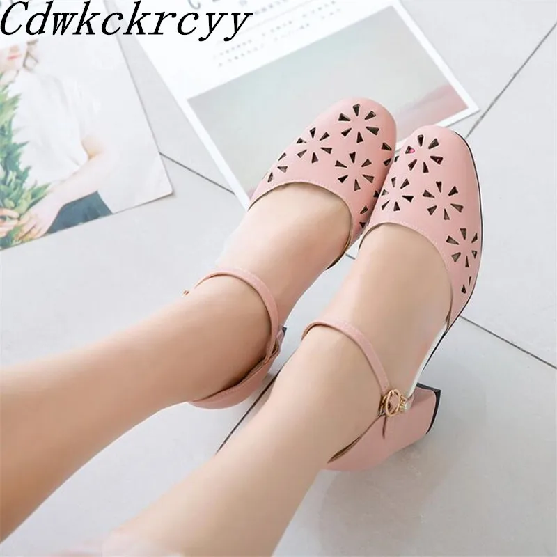 Summer New pattern fashion Round head High-heeled Women sandals white Beige Pink Hollowing out Ventilation Women sandals 34-46
Summer New pattern fashion Round head High-heeled Women sandals white Beige Pink Hollowing out Ventilation Women sandals 34-46