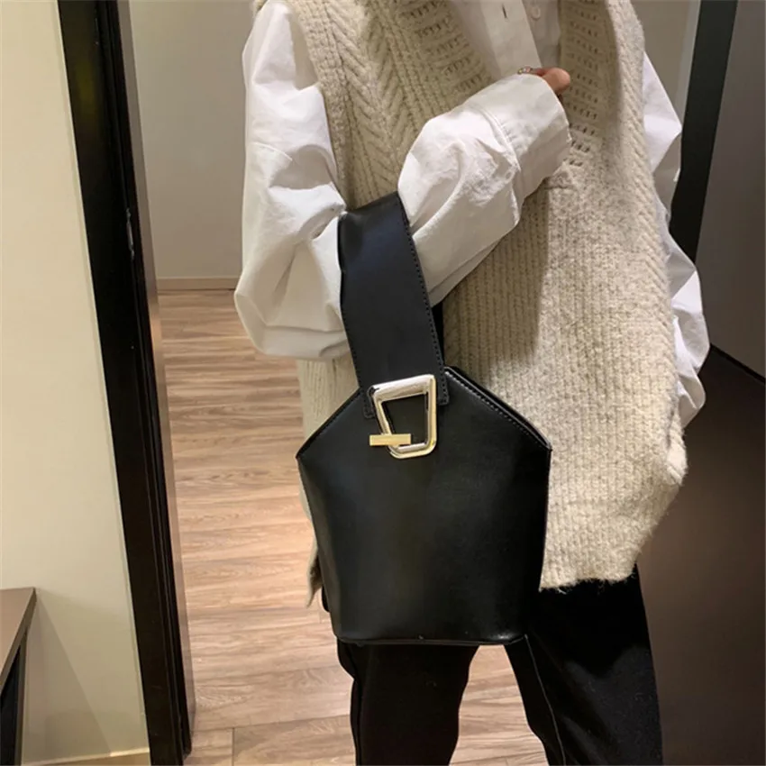 New Retro Women PU Leather Designer Bucket Handbags High Quality Crossbody Shoulder Bags Ladies Fashion Brand Wristlets Tote bag
New Retro Women PU Leather Designer Bucket Handbags High Quality Crossbody Shoulder Bags Ladies Fashion Brand Wristlets Tote bag