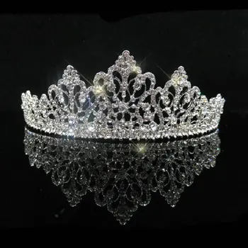 2018 European New Design Shiny Pearl Crystal Tiara Wedding Royal Crown Bridal Tiara Accessories Rhinestone Tiaras Crowns Pageant
2018 European New Design Shiny Pearl Crystal Tiara Wedding Royal Crown Bridal Tiara Accessories Rhinestone Tiaras Crowns Pageant