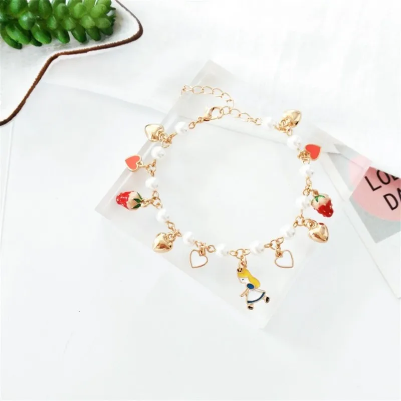 Strawberry Alice Love Pendant Pearl Bracelet Sweet Temperament Meng Meng Da Cute Korean Simple Girl Student Bracelet
Strawberry Alice Love Pendant Pearl Bracelet Sweet Temperament Meng Meng Da Cute Korean Simple Girl Student Bracelet