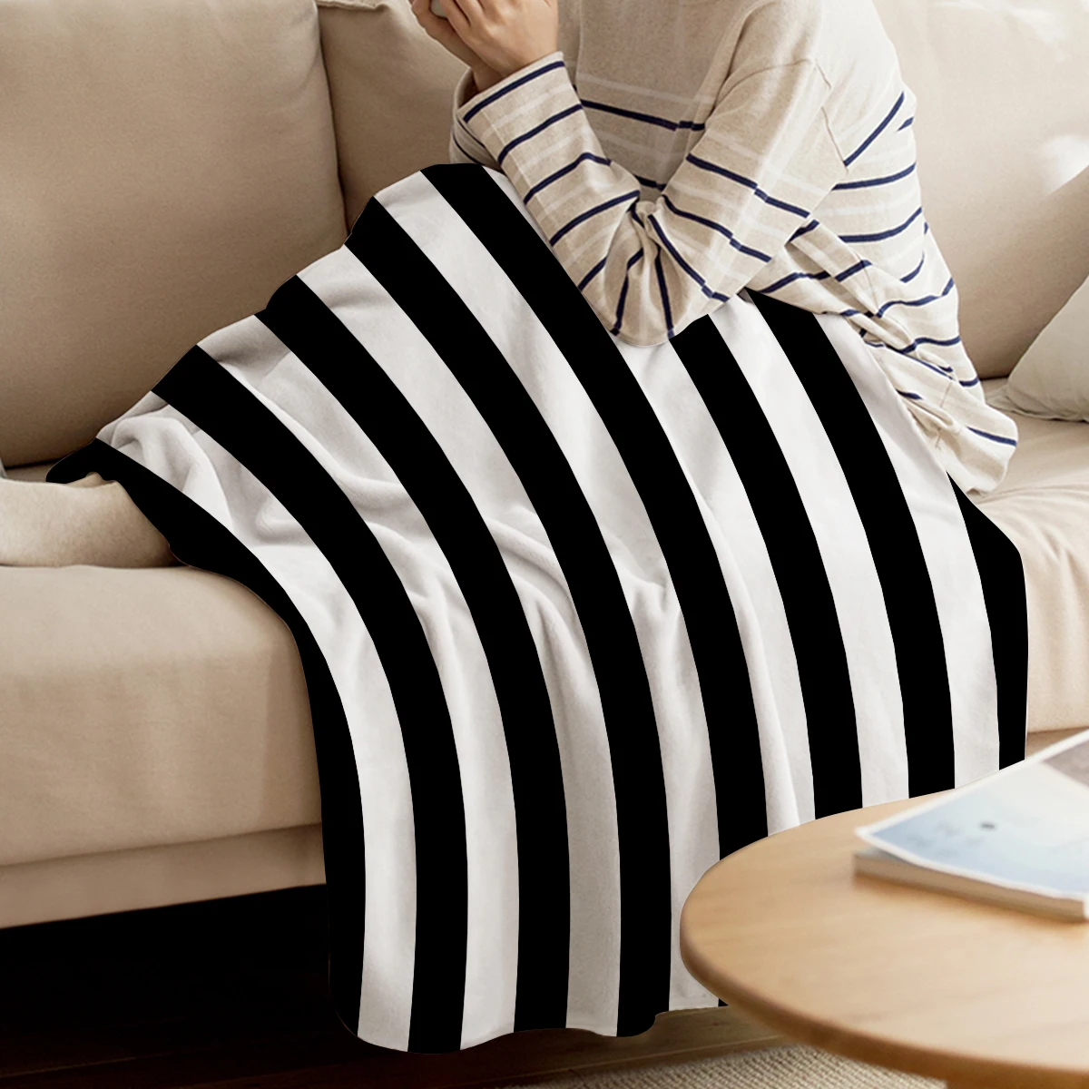 WARMTOUR Throw Blanket Parisian Black White Stripes Vertical Throw Blanket Warm Microfiber Blanket Blankets For Beds Home Decor
WARMTOUR Throw Blanket Parisian Black White Stripes Vertical Throw Blanket Warm Microfiber Blanket Blankets For Beds Home Decor
