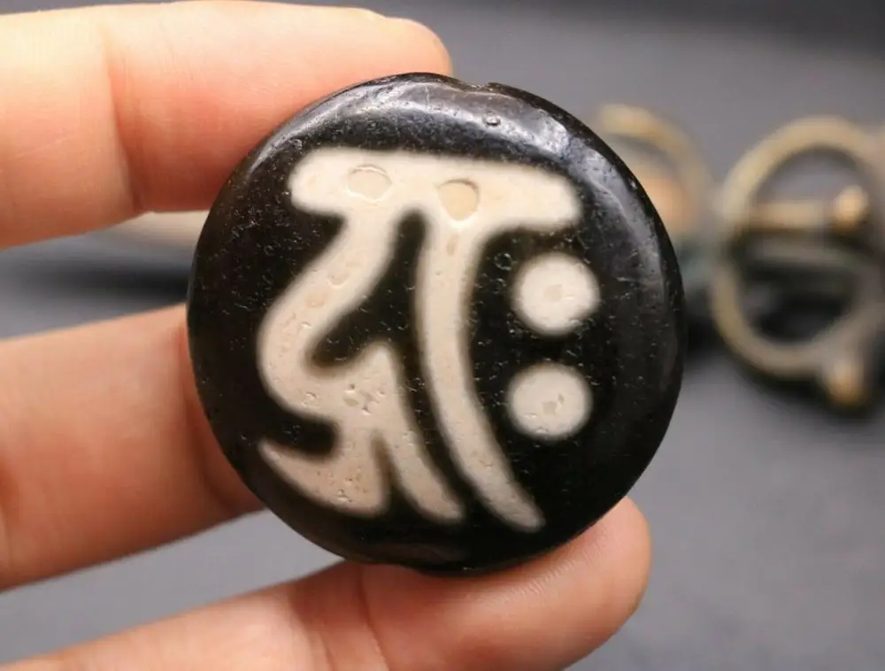 Unique Style Magic Energy Tibetan OM Wishing Words Big Coin Shape TOTEM BI PEI dZi Bead
Unique Style Magic Energy Tibetan OM Wishing Words Big Coin Shape TOTEM BI PEI dZi Bead
